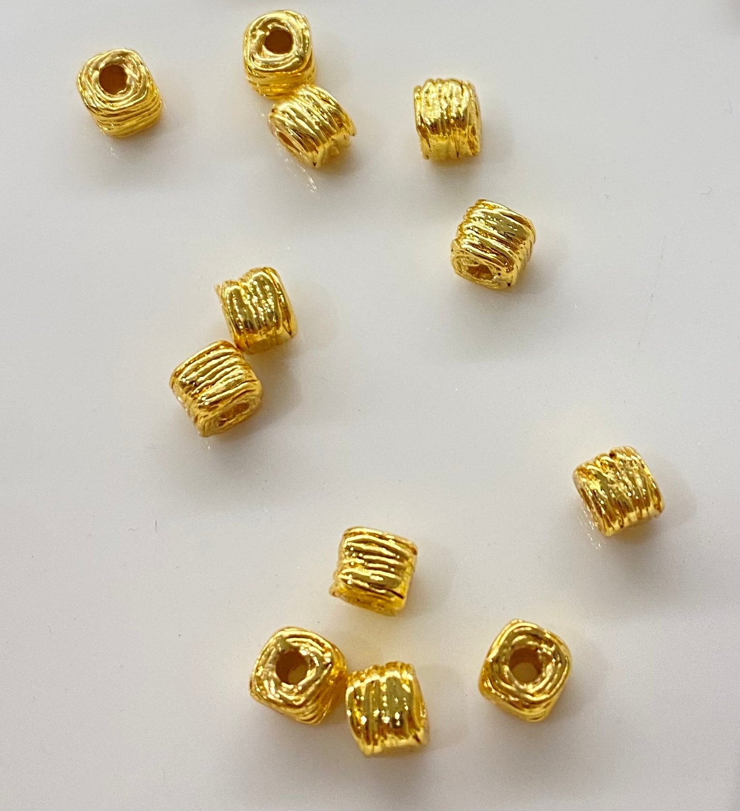 A8. 18k 8mm plain bead