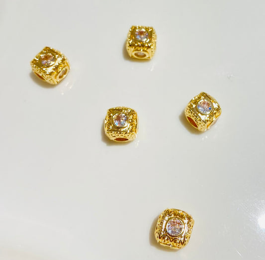 A3.18K Zircon square bead